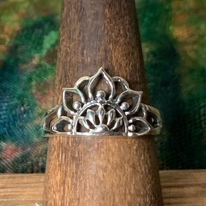 🌹NWT Sterling silver mandala/sun/lotus ring